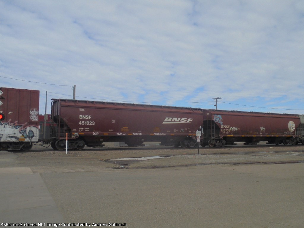 BNSF 450738 + 451023